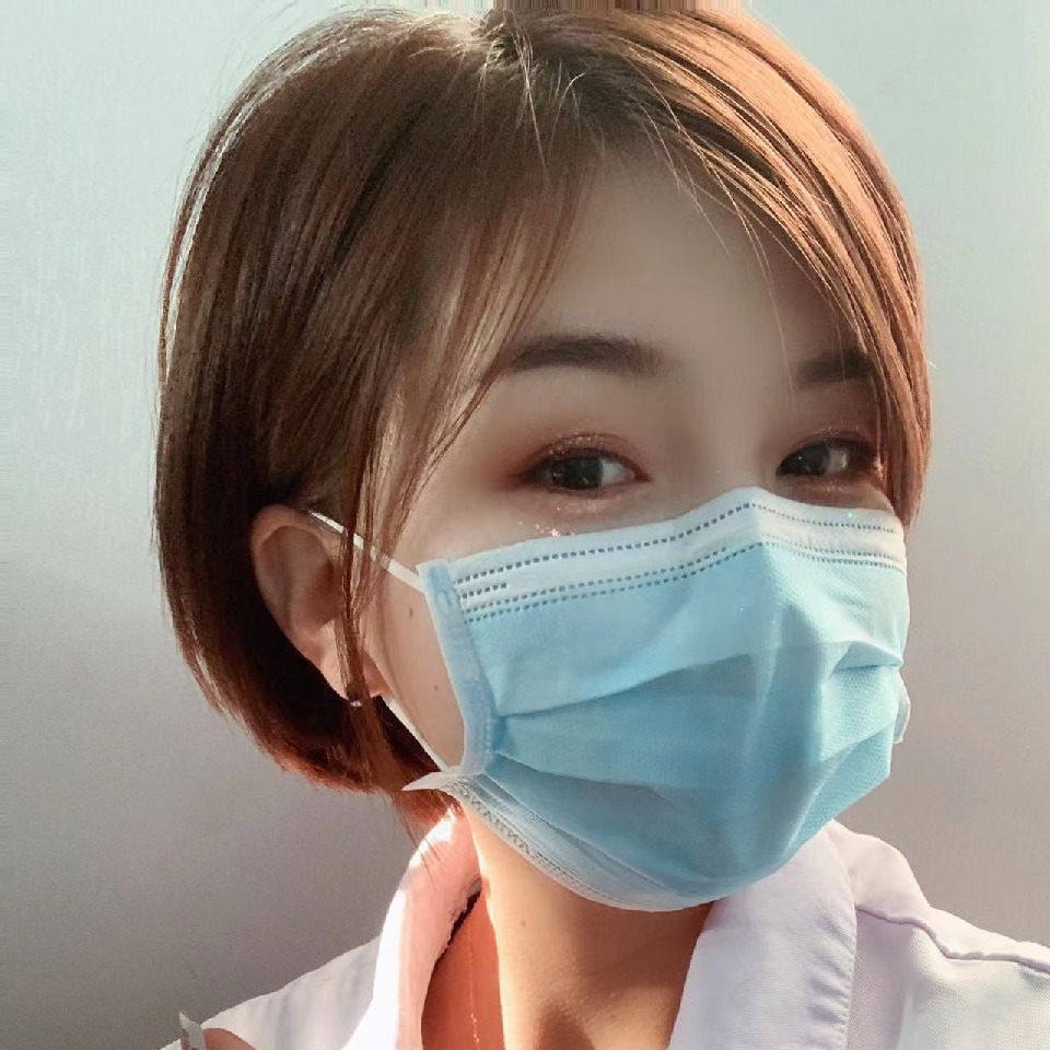 小彤彤👑海报