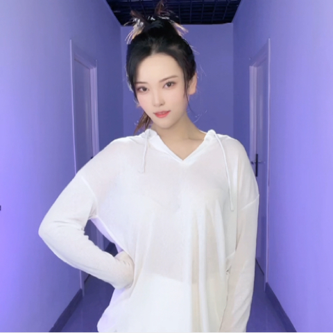 青儿是个美妞海报