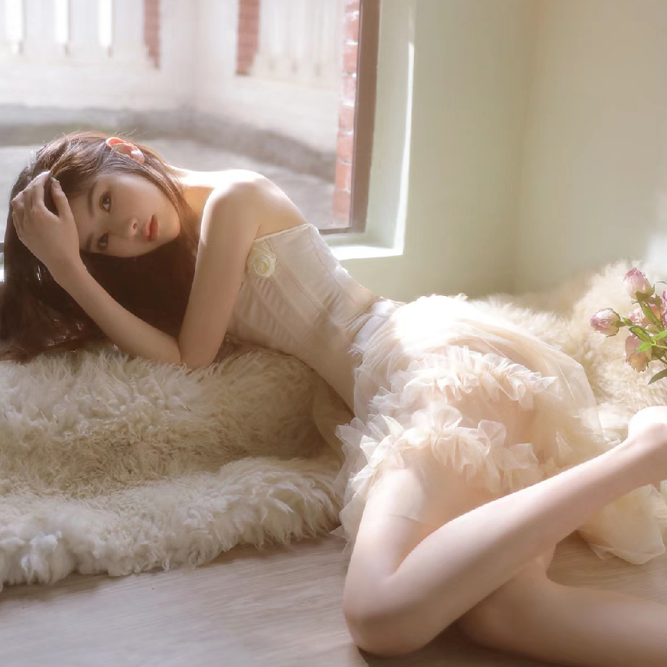 花.月🌸海报