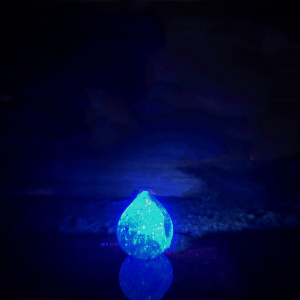 唇印碧玉琉璃心海报
