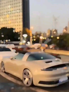 副驾驶还差一个小姐姐