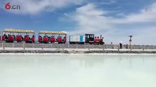 茶卡盐湖小火车